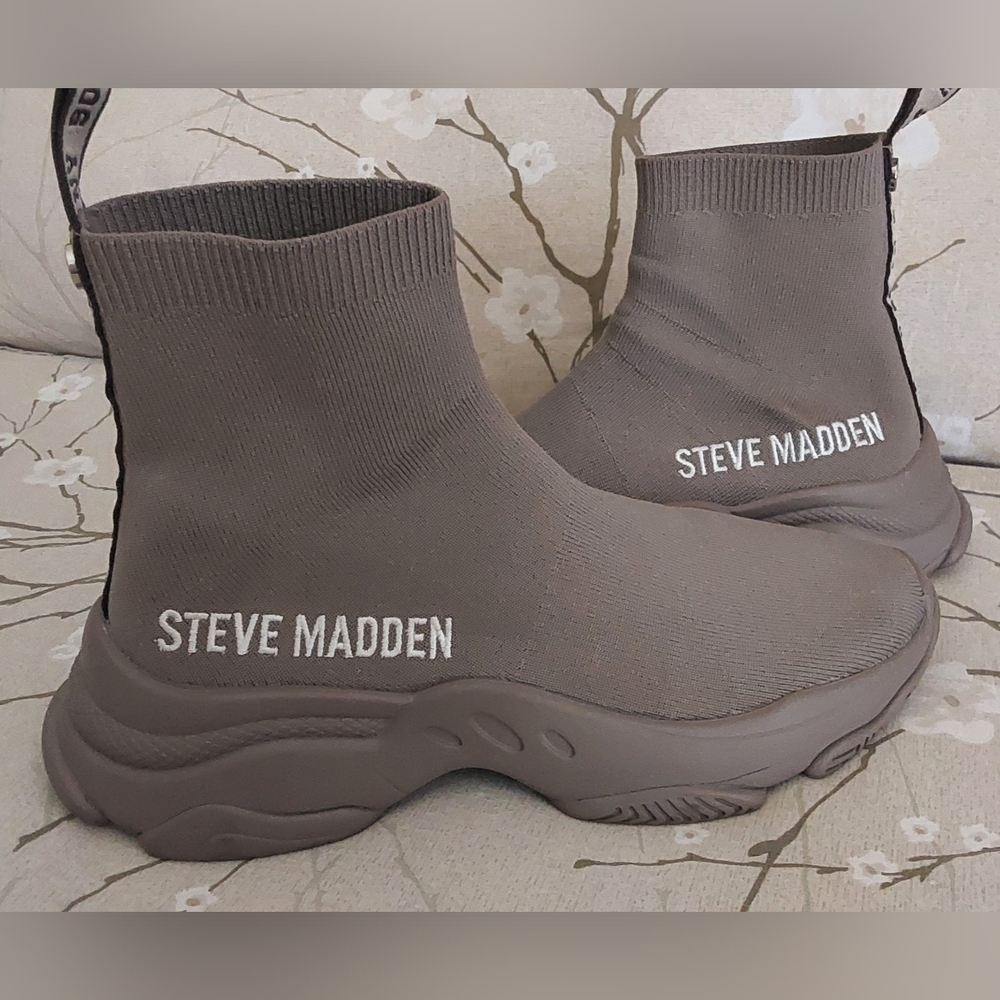 STEVE MADDEN "MASTER" High top sock trainers sneakers, size 9